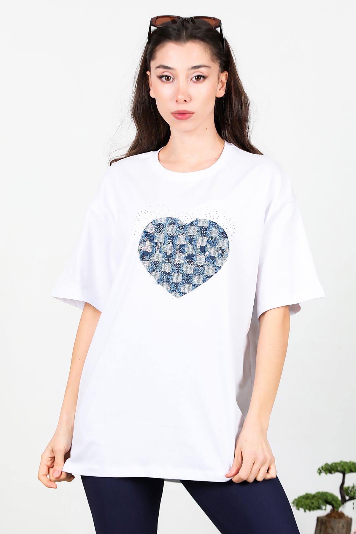 Kadın Kalp Kot Nakışlı Taşlı Oversize T-shirt Ekru