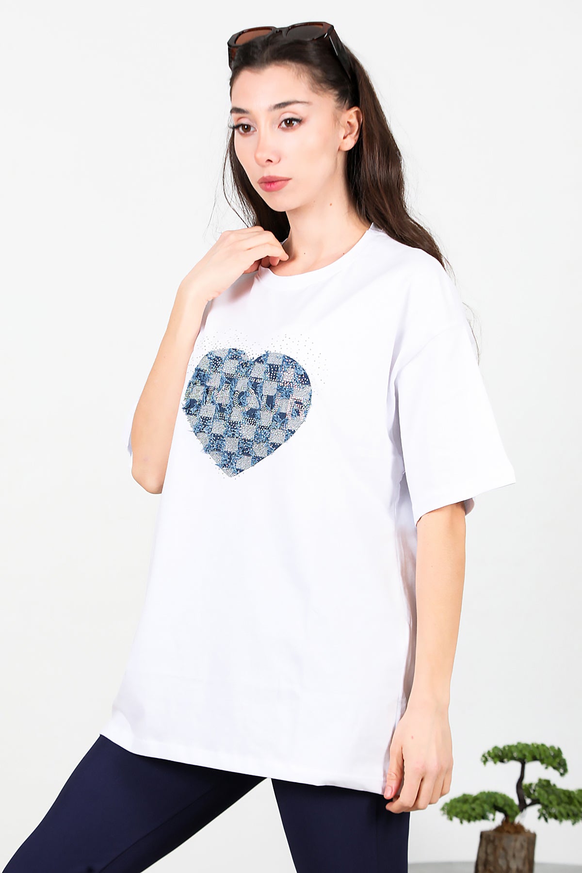 Kadın Kalp Kot Nakışlı Taşlı Oversize T-shirt Ekru