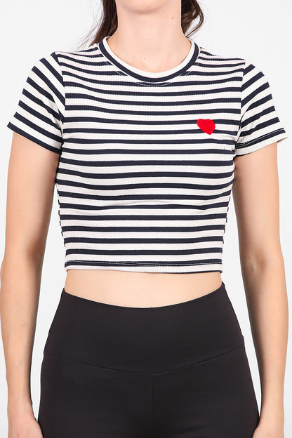 Kadın Çizgili Kalp Nakışlı Crop T-Shirt Siyah