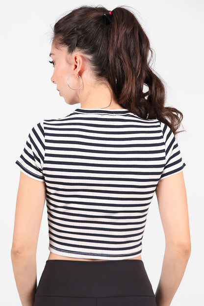 Kadın Çizgili Kalp Nakışlı Crop T-Shirt Siyah