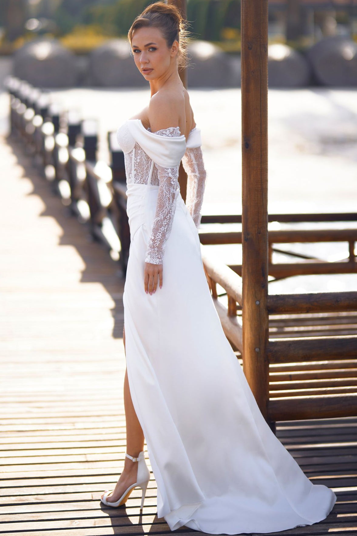 Kadın Pul İşlemeli Yırtmaçlı Uzun Saten Abiye  Ekru