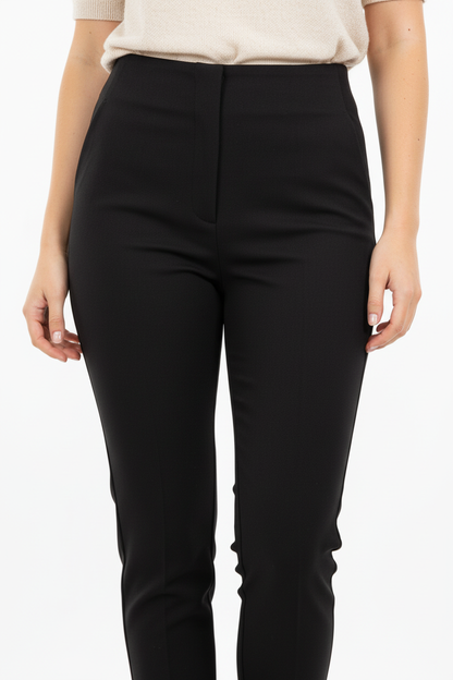 Siyah Dar Paça Pantolon Detay Çekim