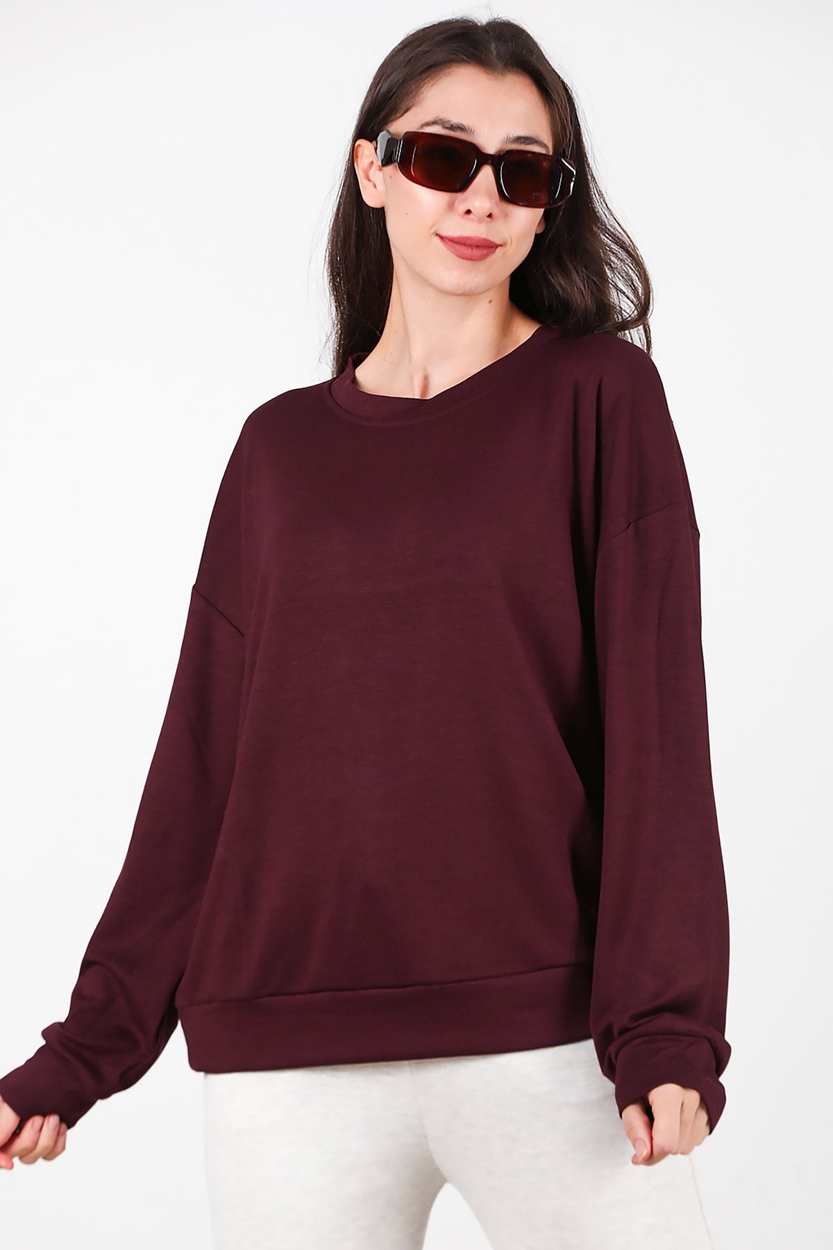 Kadın Bisiklet Yaka Sweat Bordo - Model Üzerinde Görünüm