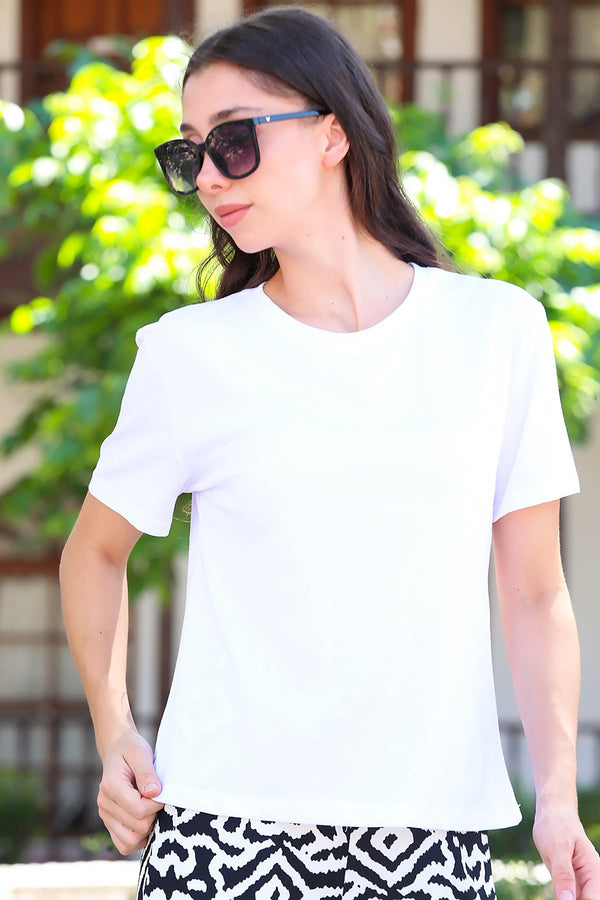 Kadın Bisiklet Yaka Tshirt Beyaz - Yakın Çekim Detay