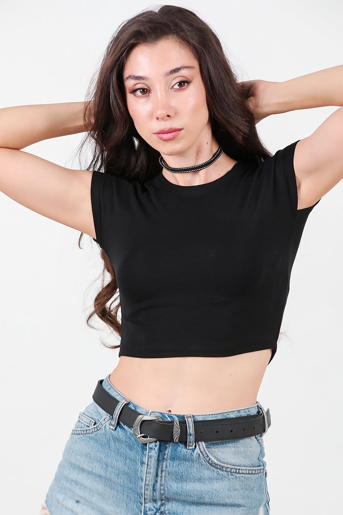 Kadın Düşük Omuz Kısa Tshirt Siyah - Yandan Görünüm