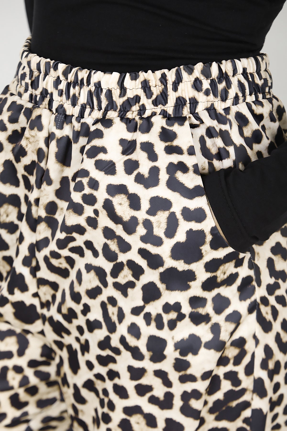 Kadın Leoparlı Pantolon Bej - Kumaş Detayı