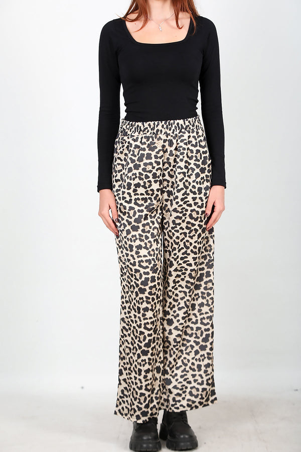 Kadın Leoparlı Pantolon Bej - Model Üzerinde Görünüm