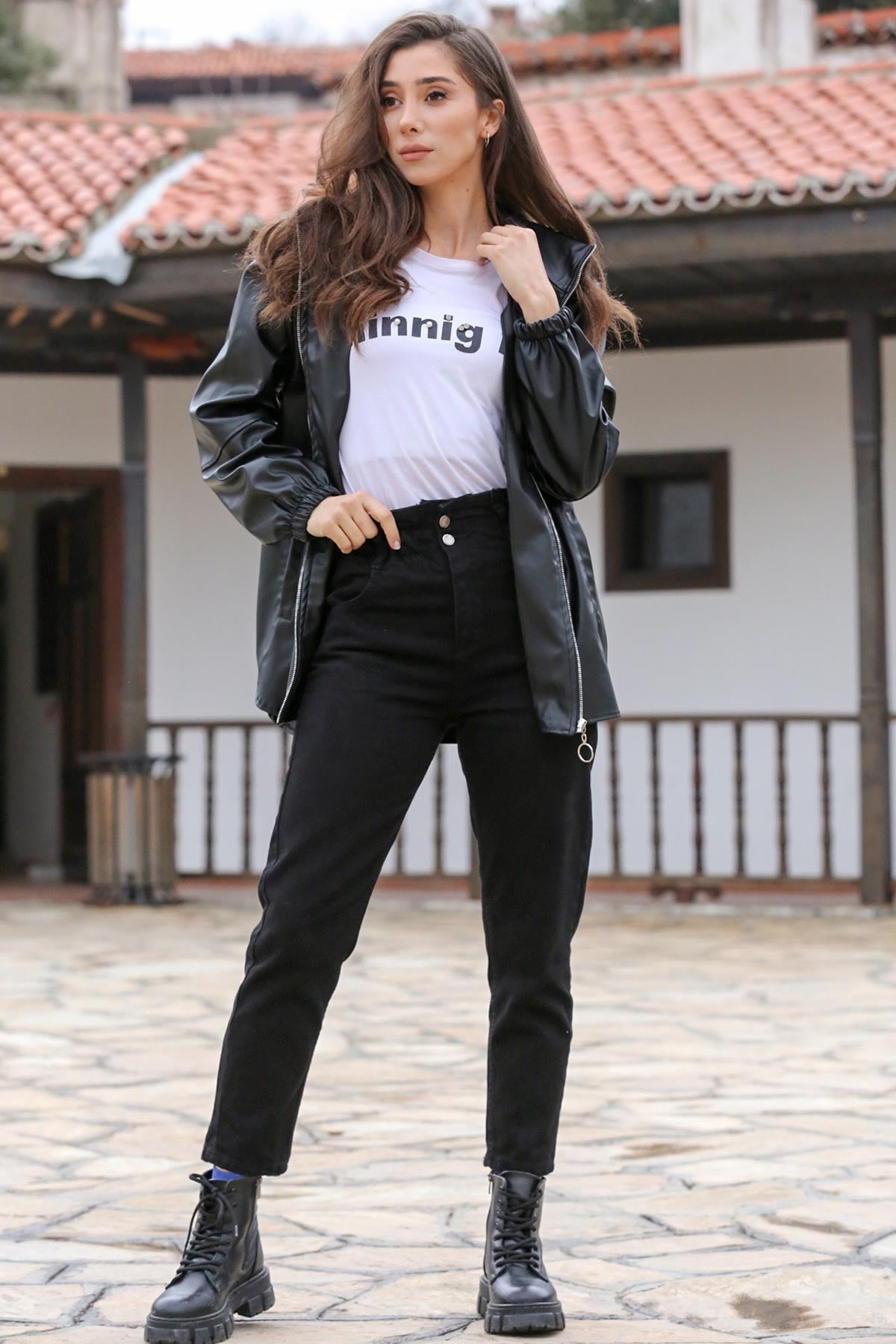 Kadın Mom Jeans Kot Pantolon Siyah - Yakın Çekim Detay