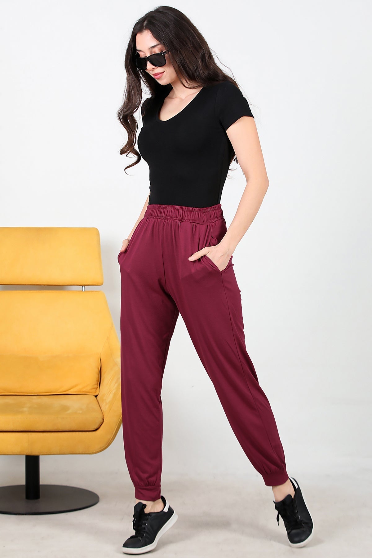Kadın Paça Manşetli Yan Cepli Modal Pantolon Bordo - Model Üzerinde Görünüm