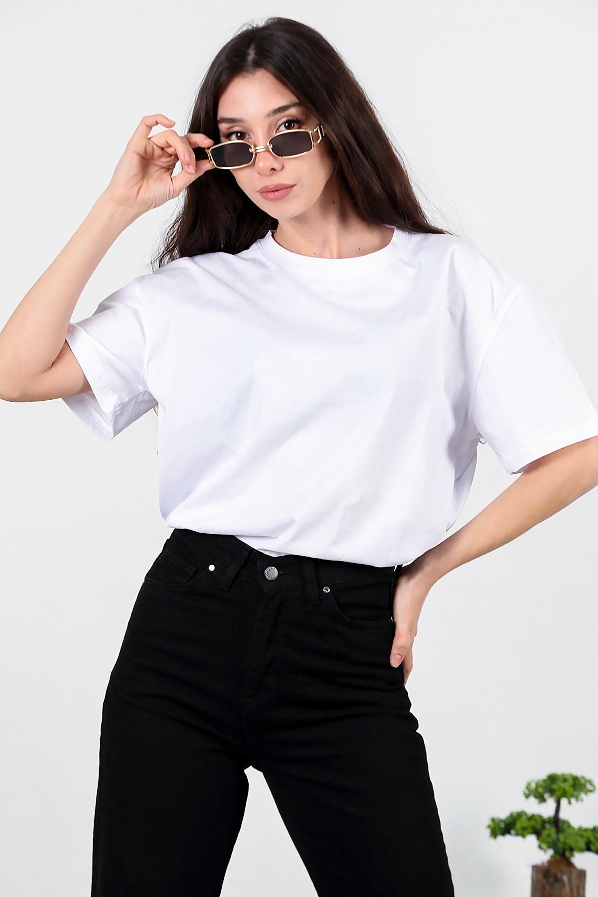 Kadın Yan Yırtmaçlı Bisiklet Yaka Oversize Tshirt Ekru - Detay Görünümü