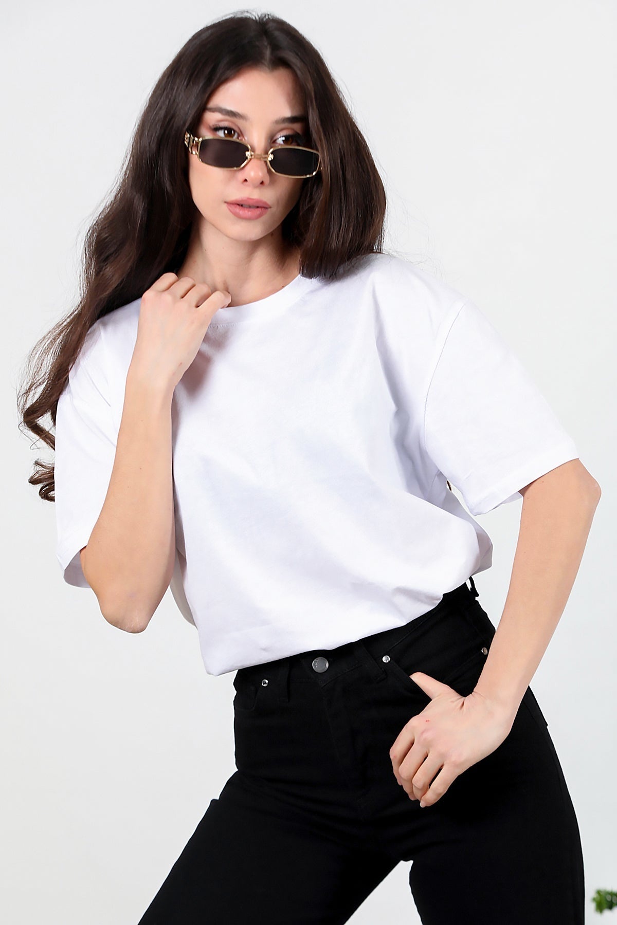 Kadın Yan Yırtmaçlı Bisiklet Yaka Oversize Tshirt Ekru - Ön Görünüm