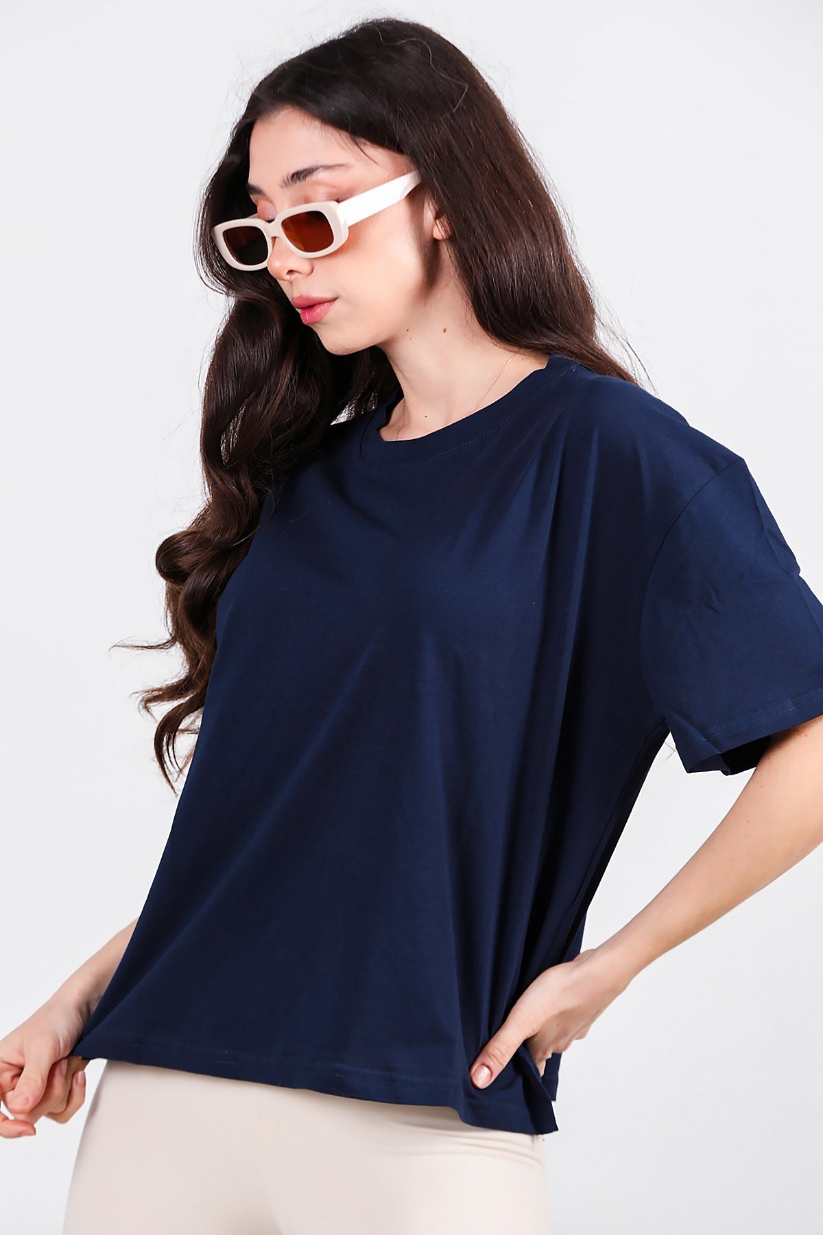 Kadın Yan Yırtmaçlı Bisiklet Yaka Oversize Tshirt Lacivert - Arka Görünüm