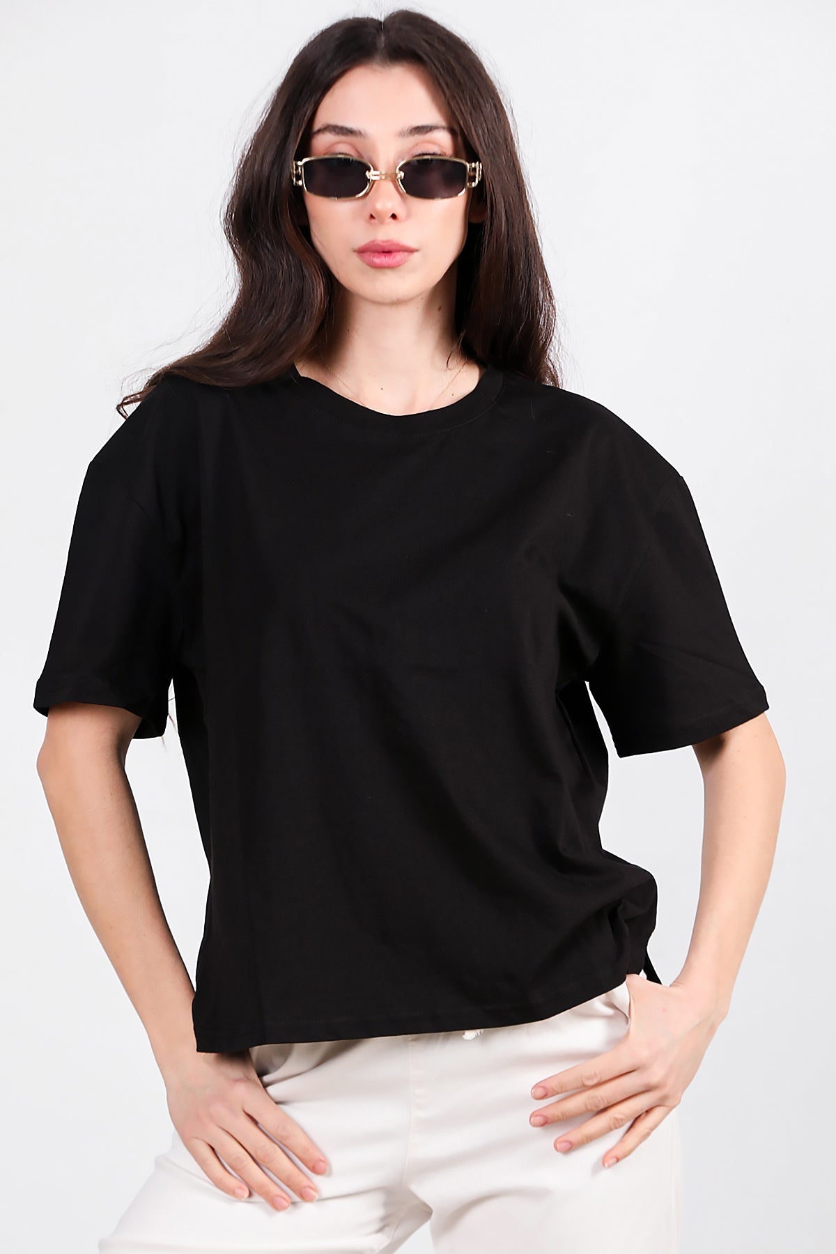 Kadın Yan Yırtmaçlı Bisiklet Yaka Oversize Tshirt Siyah - Detay Görünümü