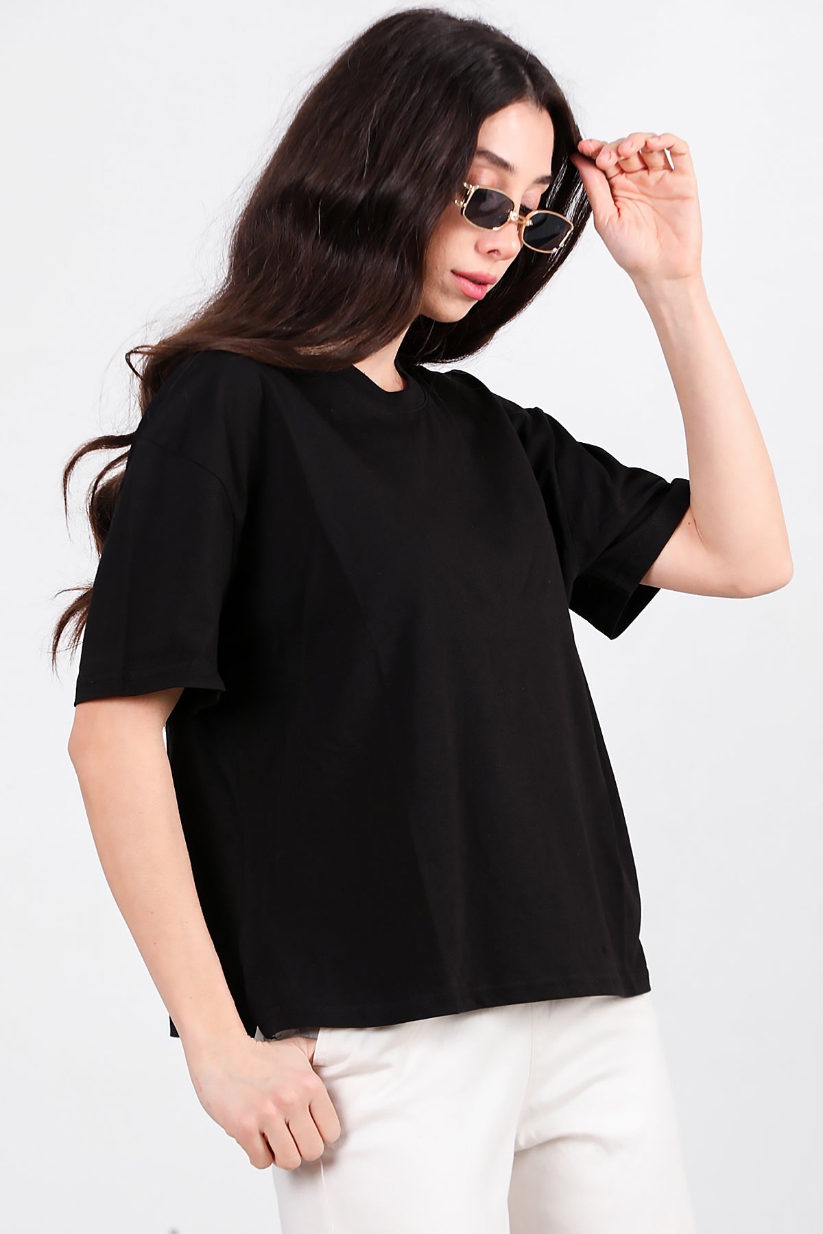 Kadın Yan Yırtmaçlı Bisiklet Yaka Oversize Tshirt Siyah - Ön Görünüm