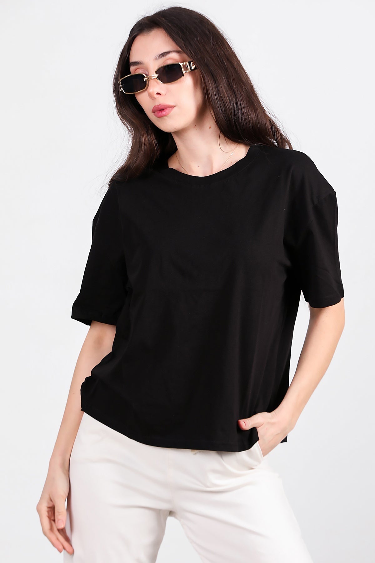 Kadın Yan Yırtmaçlı Bisiklet Yaka Oversize Tshirt Siyah - Yandan Görünüm